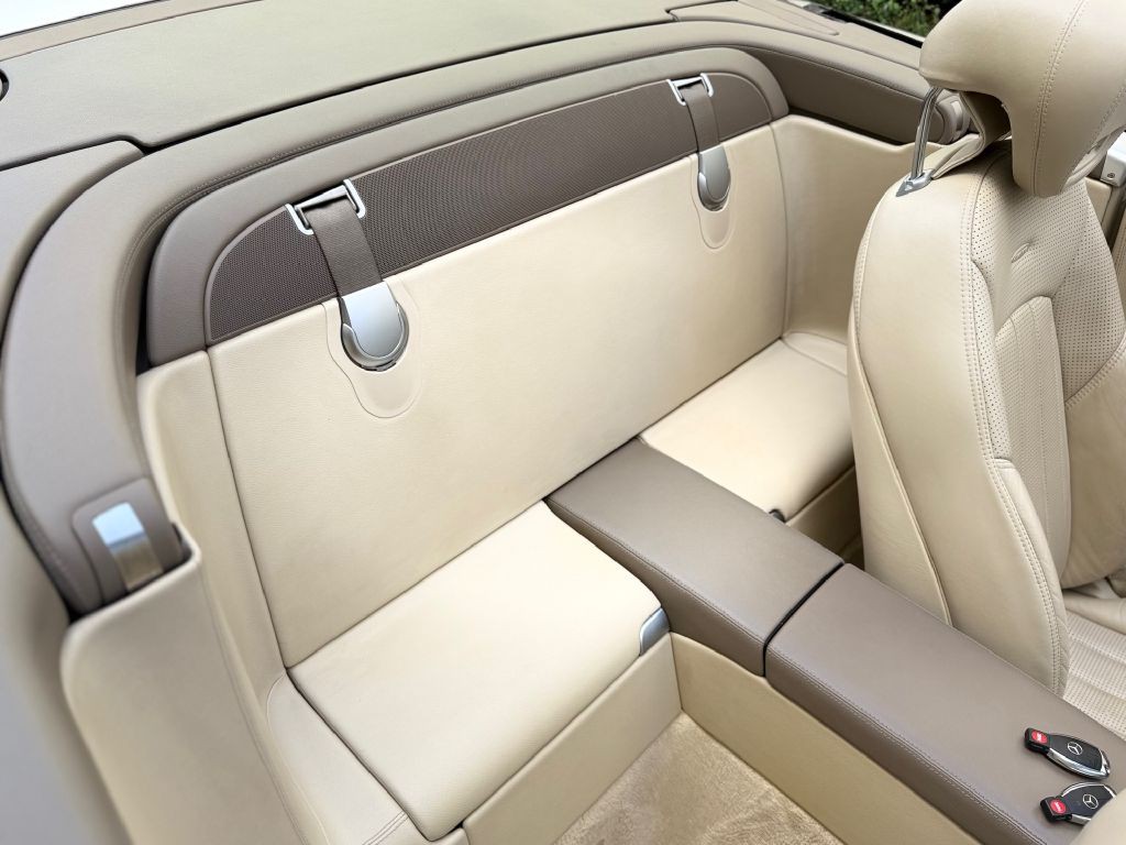 2011 Mercedes-Benz SL-Class Image 39
