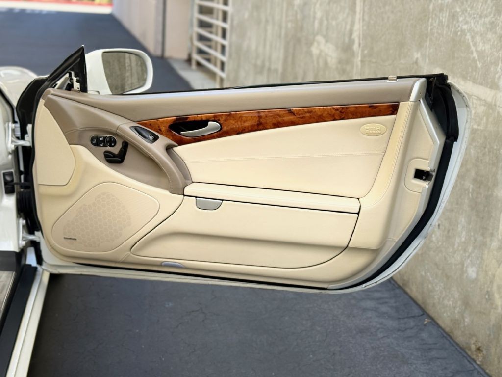 2011 Mercedes-Benz SL-Class Image 40