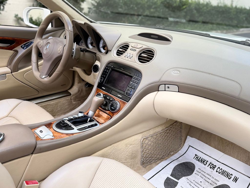 2011 Mercedes-Benz SL-Class Image 42
