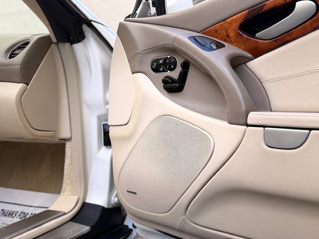 2011 Mercedes-Benz SL-Class Image 43