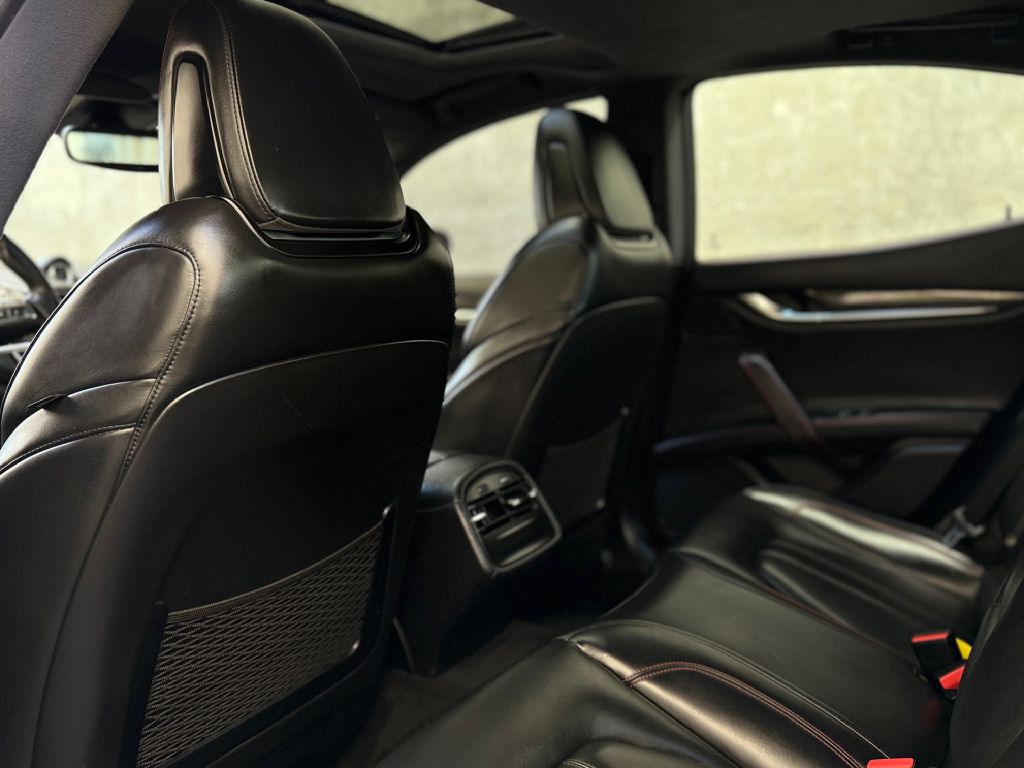 2018 Maserati Ghibli Image 19