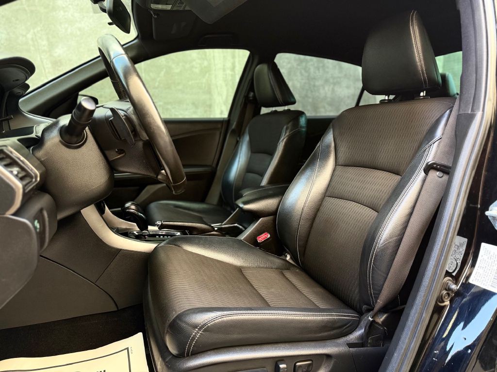 2017 Honda Accord Image 16