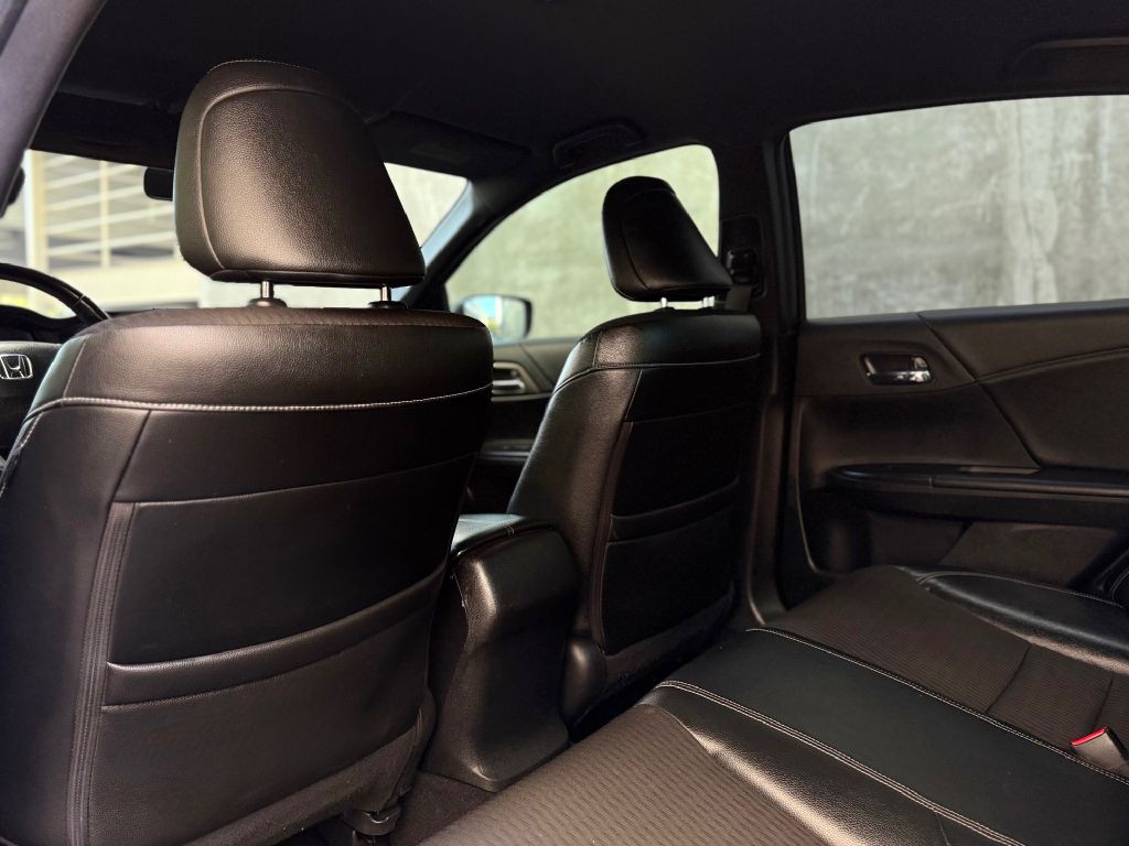 2017 Honda Accord Image 17