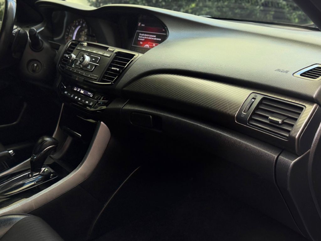 2017 Honda Accord Image 20