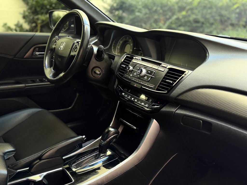 2017 Honda Accord Image 21