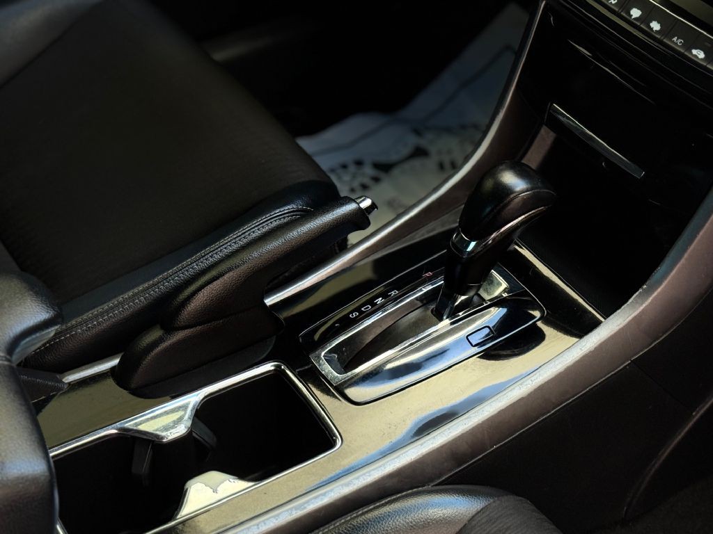 2017 Honda Accord Image 22