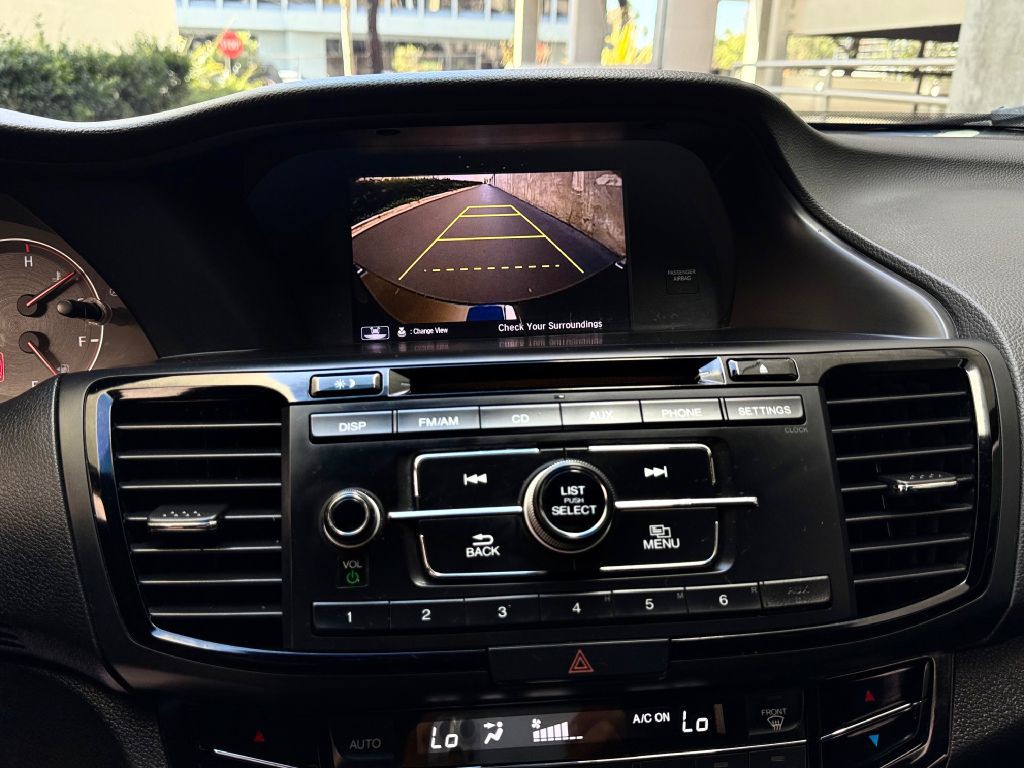2017 Honda Accord Image 25