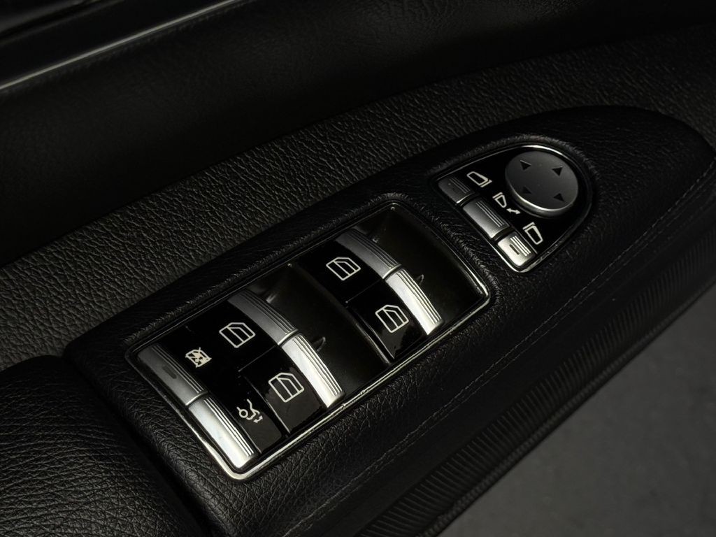 2012 Mercedes-Benz S-Class Image 18