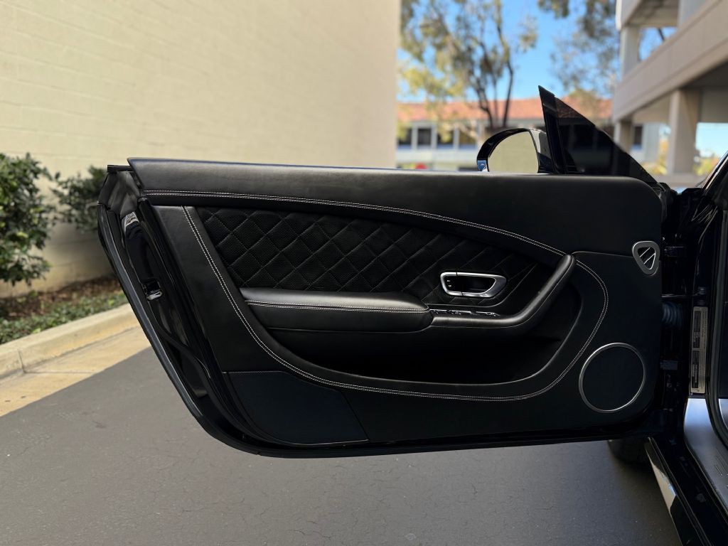 2016 Bentley Continental Image 19