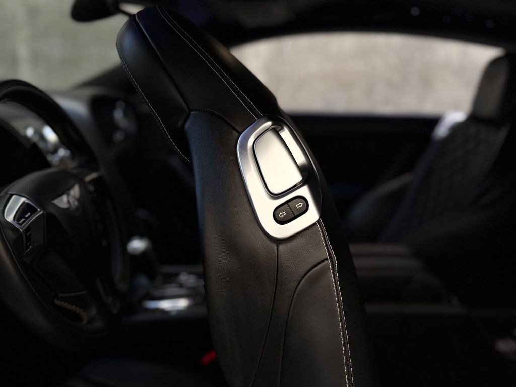 2016 Bentley Continental Image 27