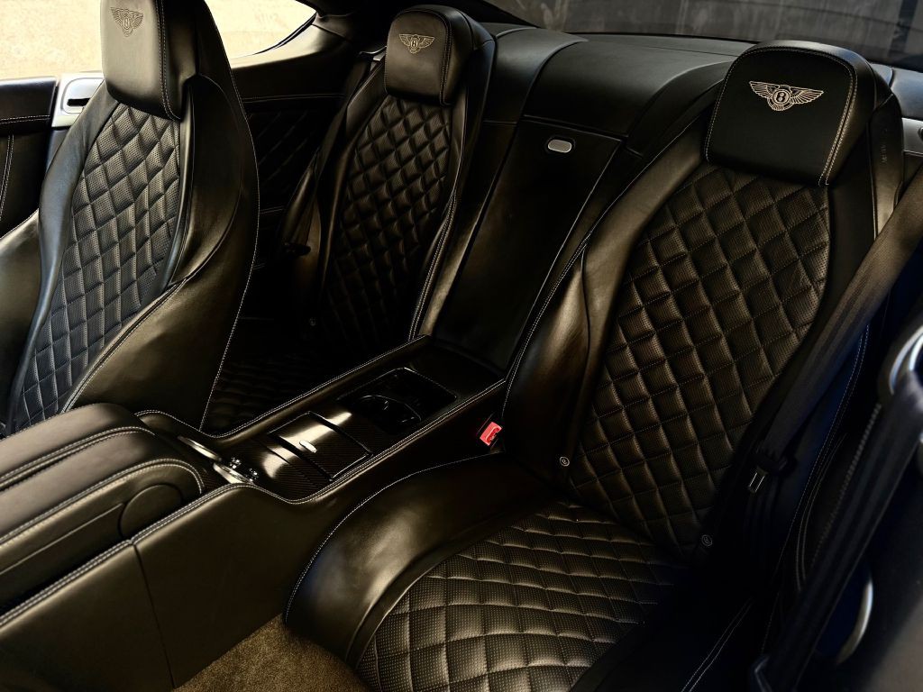 2016 Bentley Continental Image 30