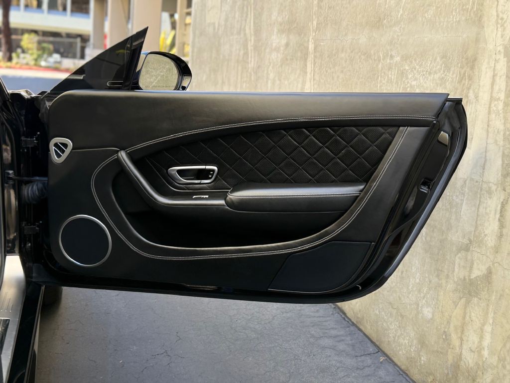 2016 Bentley Continental Image 36