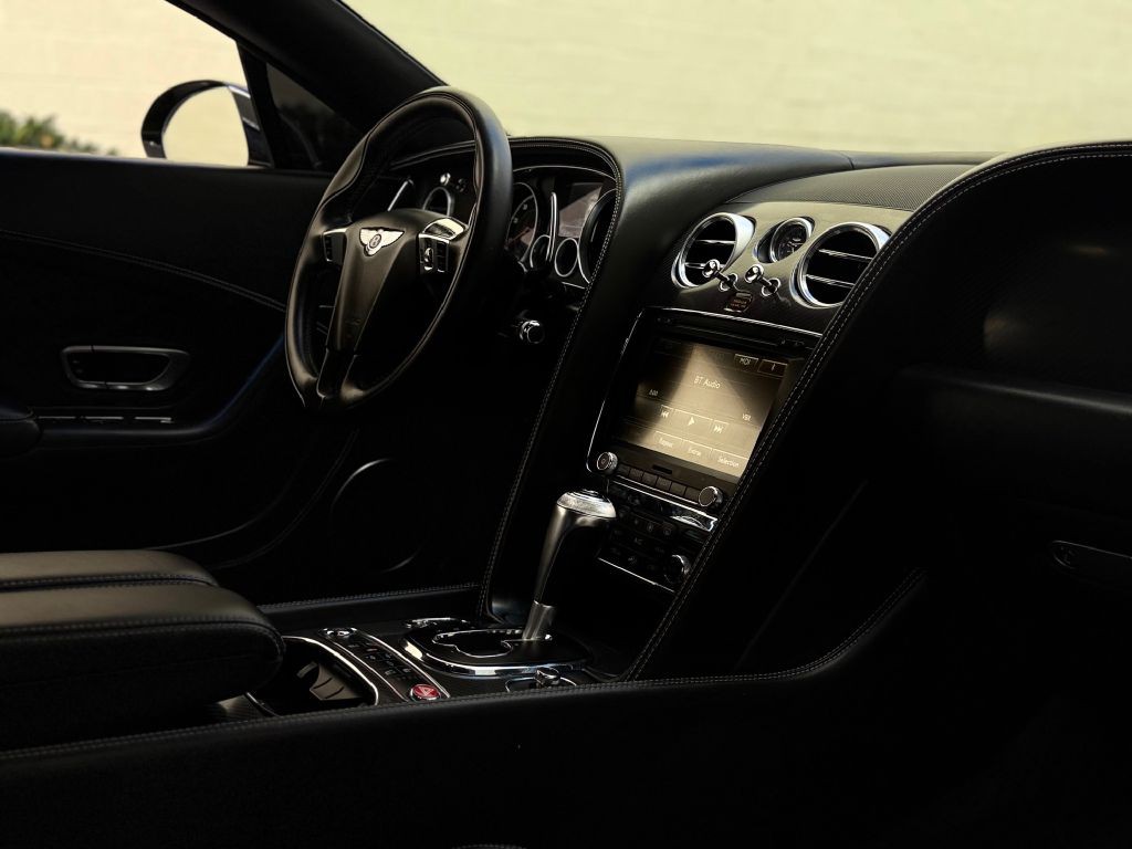 2016 Bentley Continental Image 39