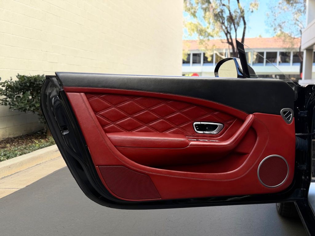 2013 Bentley Continental Image 26