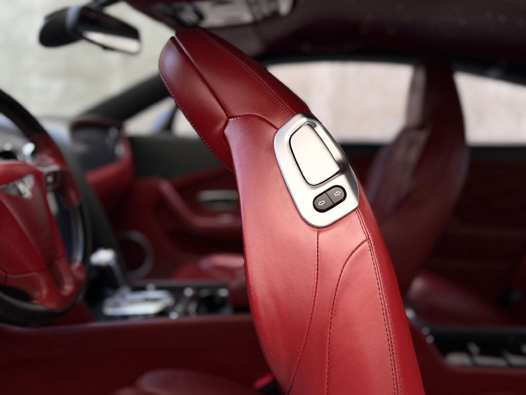 2013 Bentley Continental Image 31