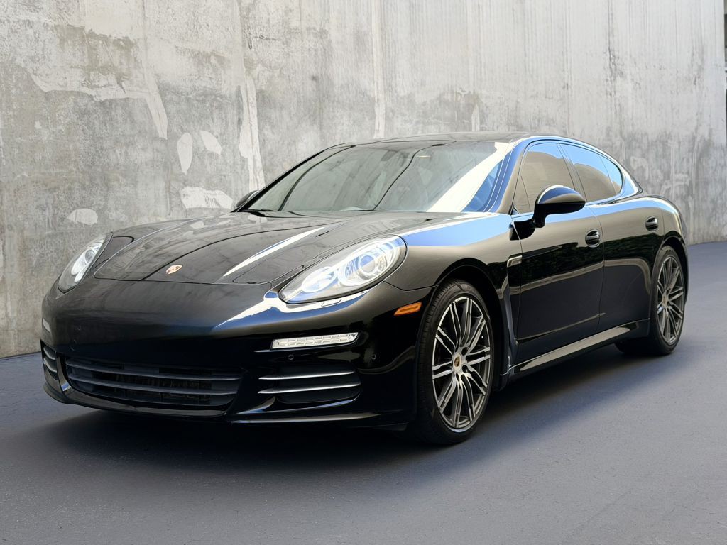 2015 Porsche Panamera Image 1