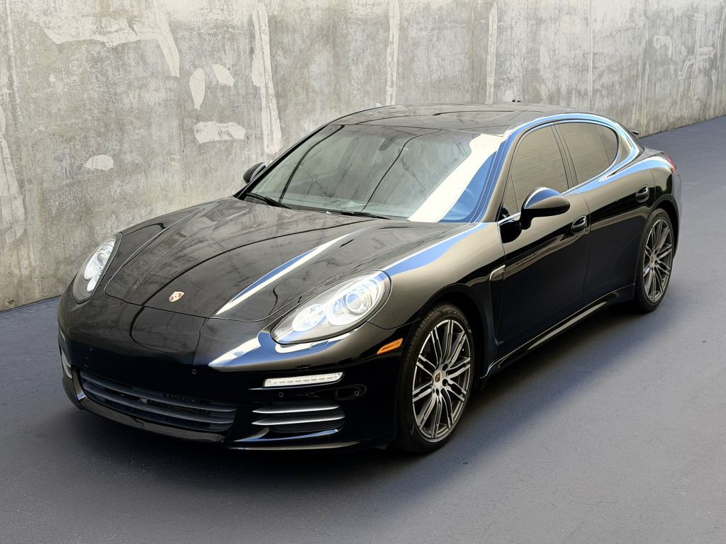 2015 Porsche Panamera Image 2