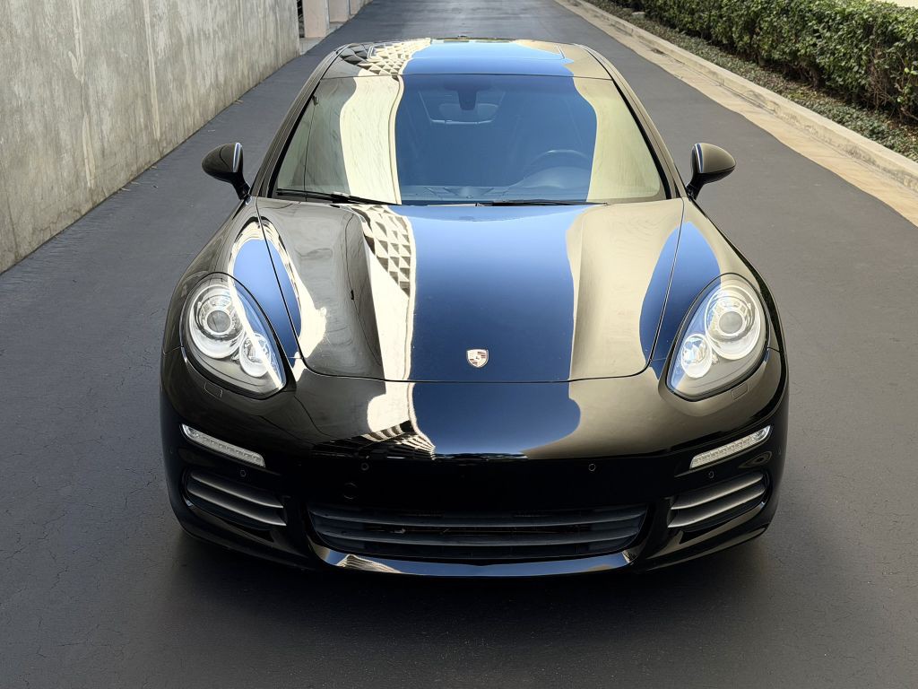 2015 Porsche Panamera Image 3