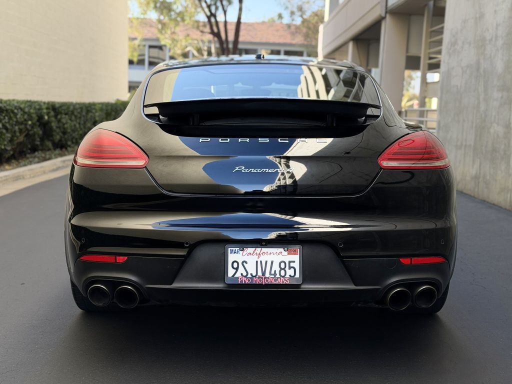 2015 Porsche Panamera Image 6