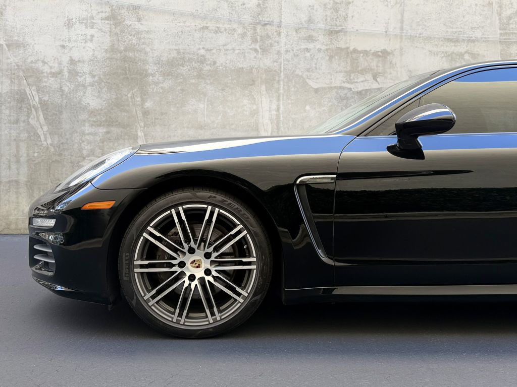 2015 Porsche Panamera Image 11