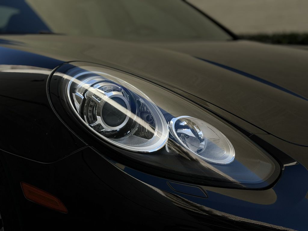 2015 Porsche Panamera Image 16