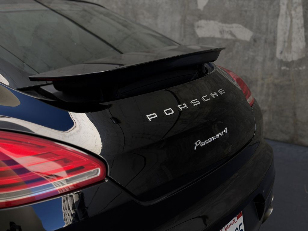 2015 Porsche Panamera Image 17