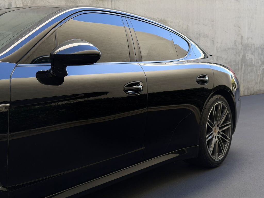2015 Porsche Panamera Image 19