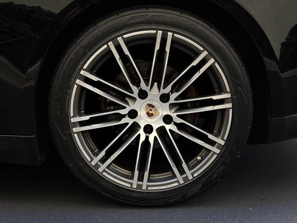 2015 Porsche Panamera Image 20