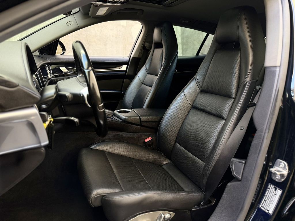 2015 Porsche Panamera Image 23