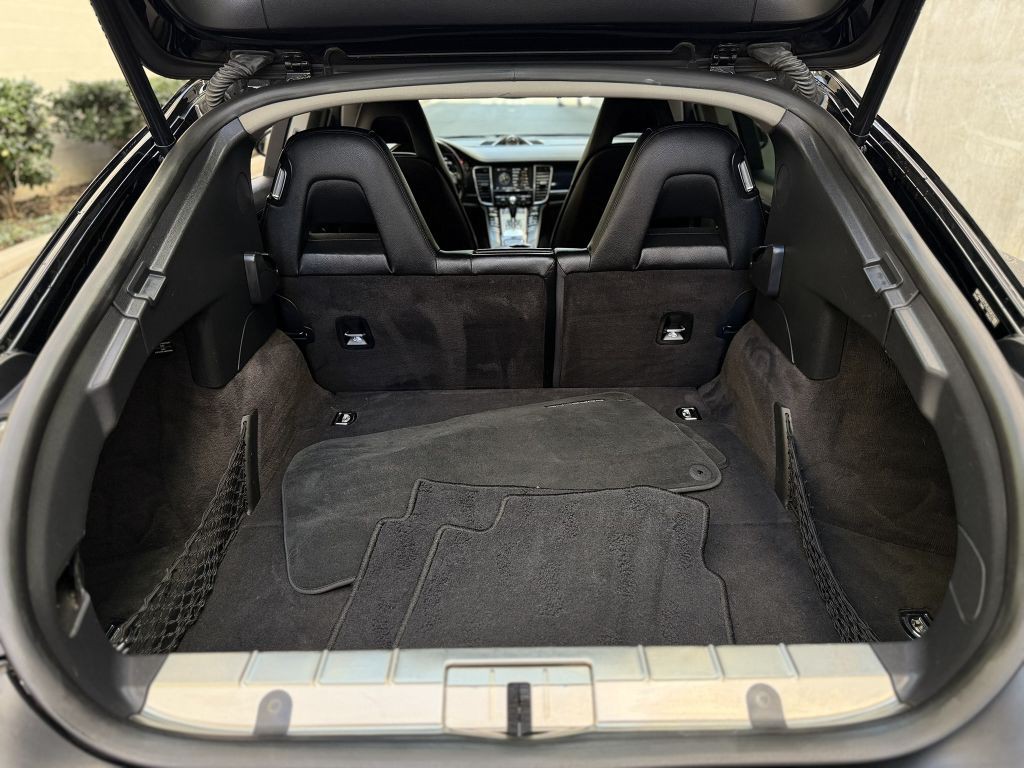2015 Porsche Panamera Image 28