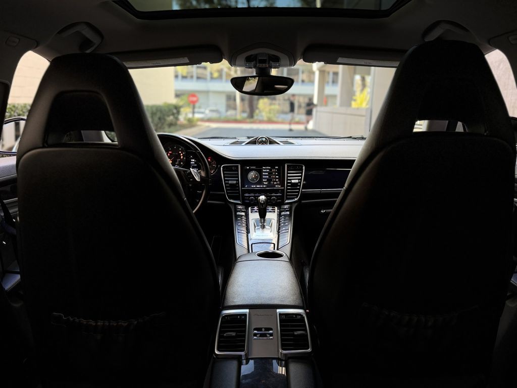 2015 Porsche Panamera Image 29