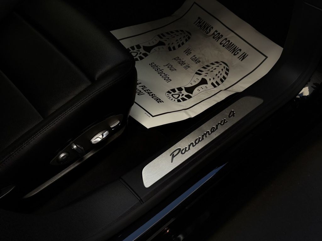 2015 Porsche Panamera Image 31