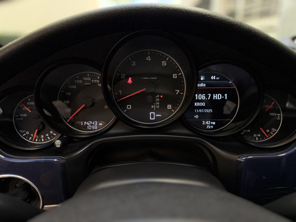 2015 Porsche Panamera Image 37