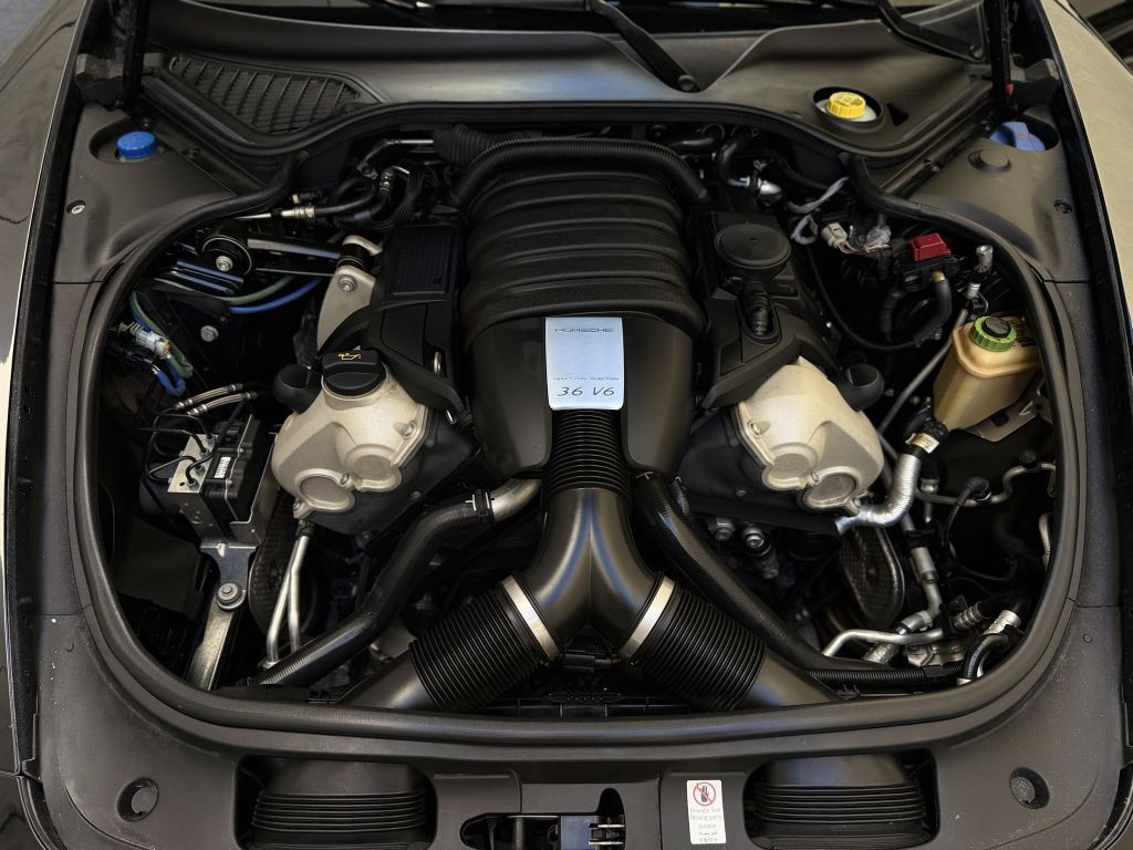 2015 Porsche Panamera Image 41
