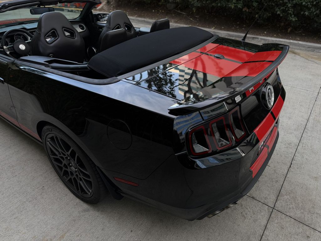 2013 Ford Mustang Image 19