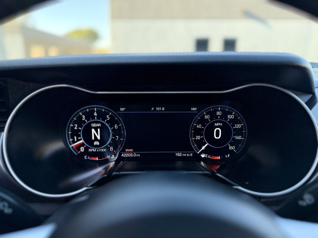 2020 Ford Mustang Image 28