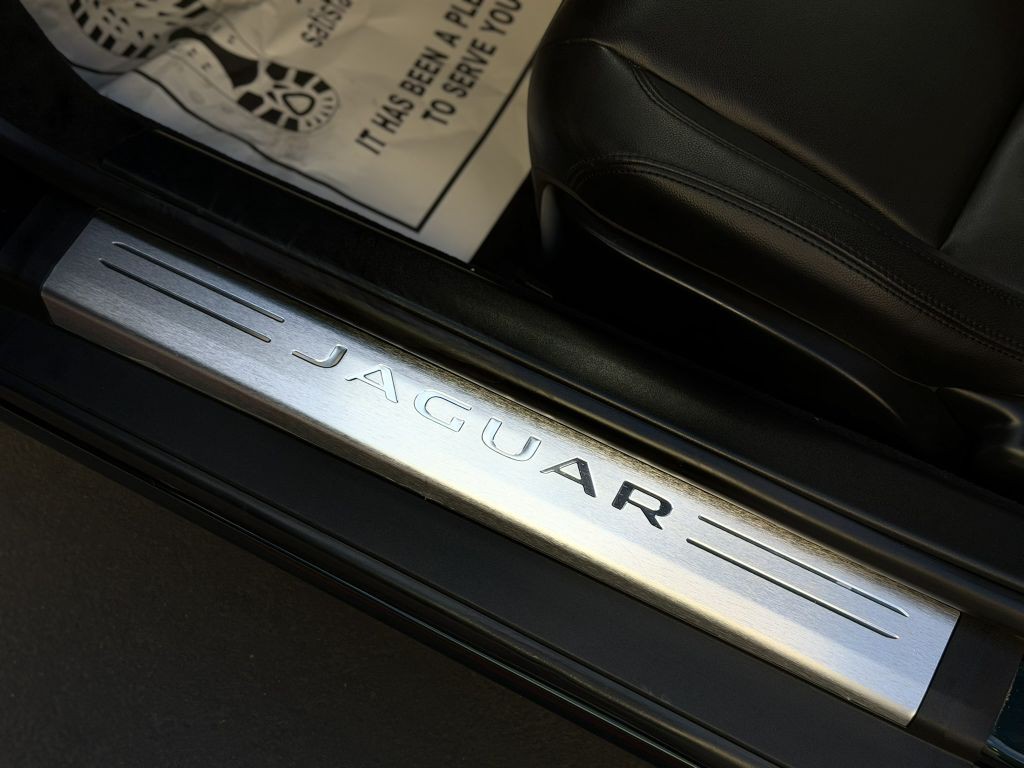 2015 Jaguar F-TYPE Image 13