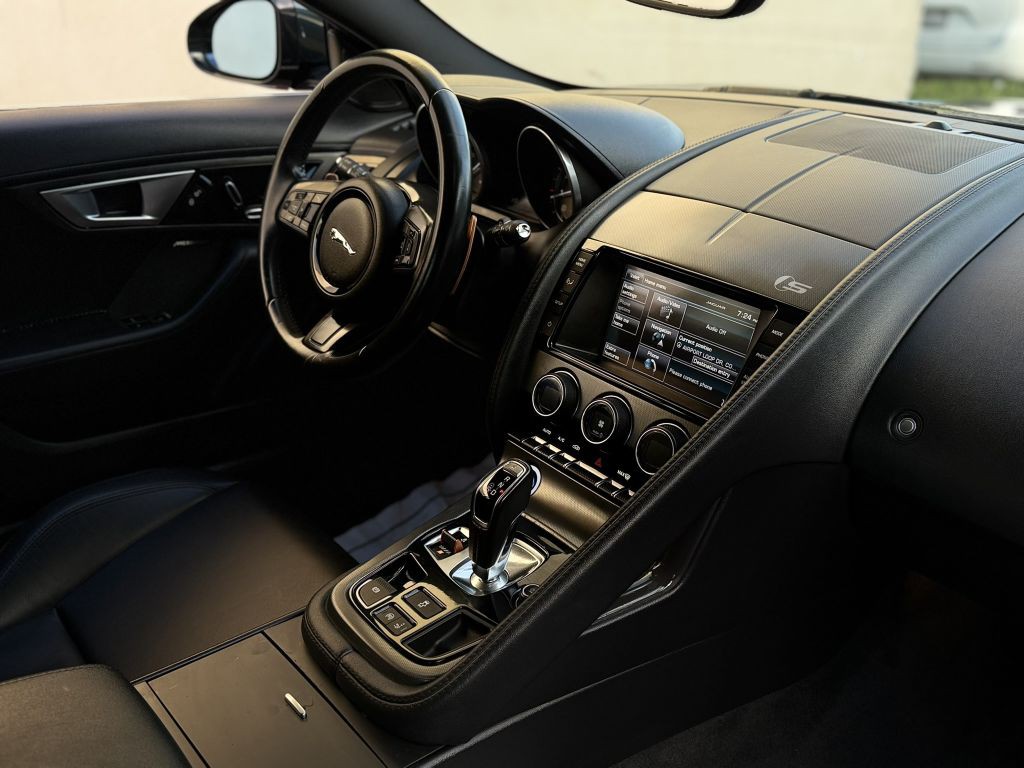 2015 Jaguar F-TYPE Image 18