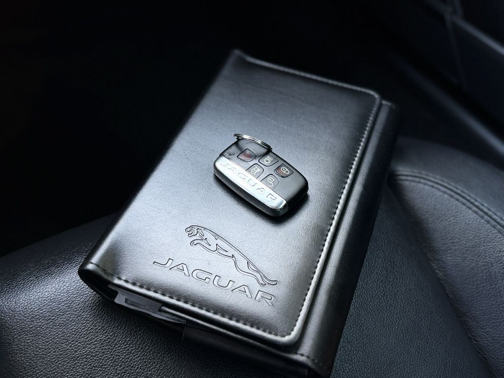 2015 Jaguar F-TYPE Image 25