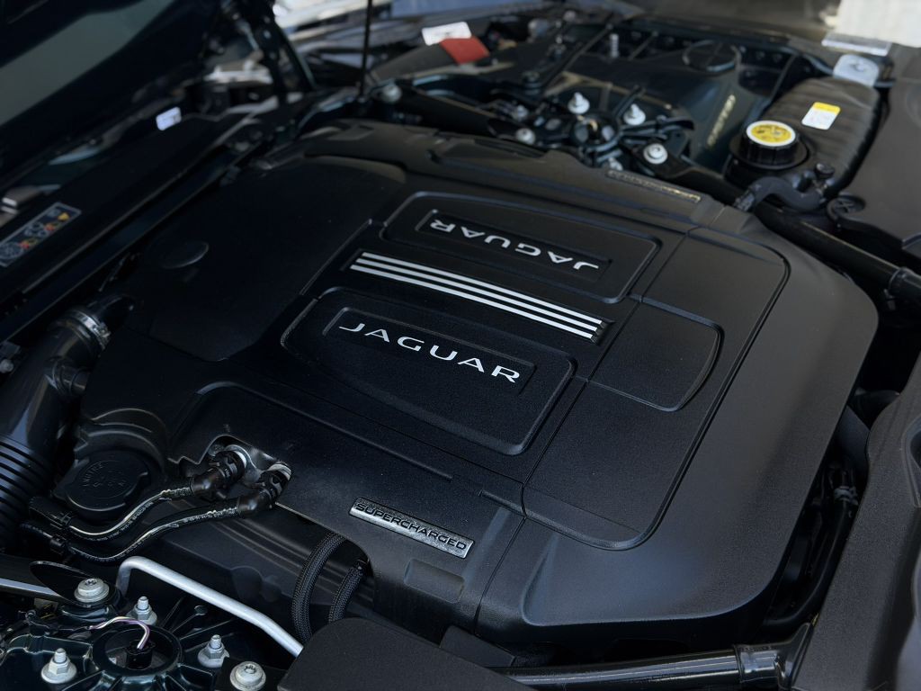 2015 Jaguar F-TYPE Image 26