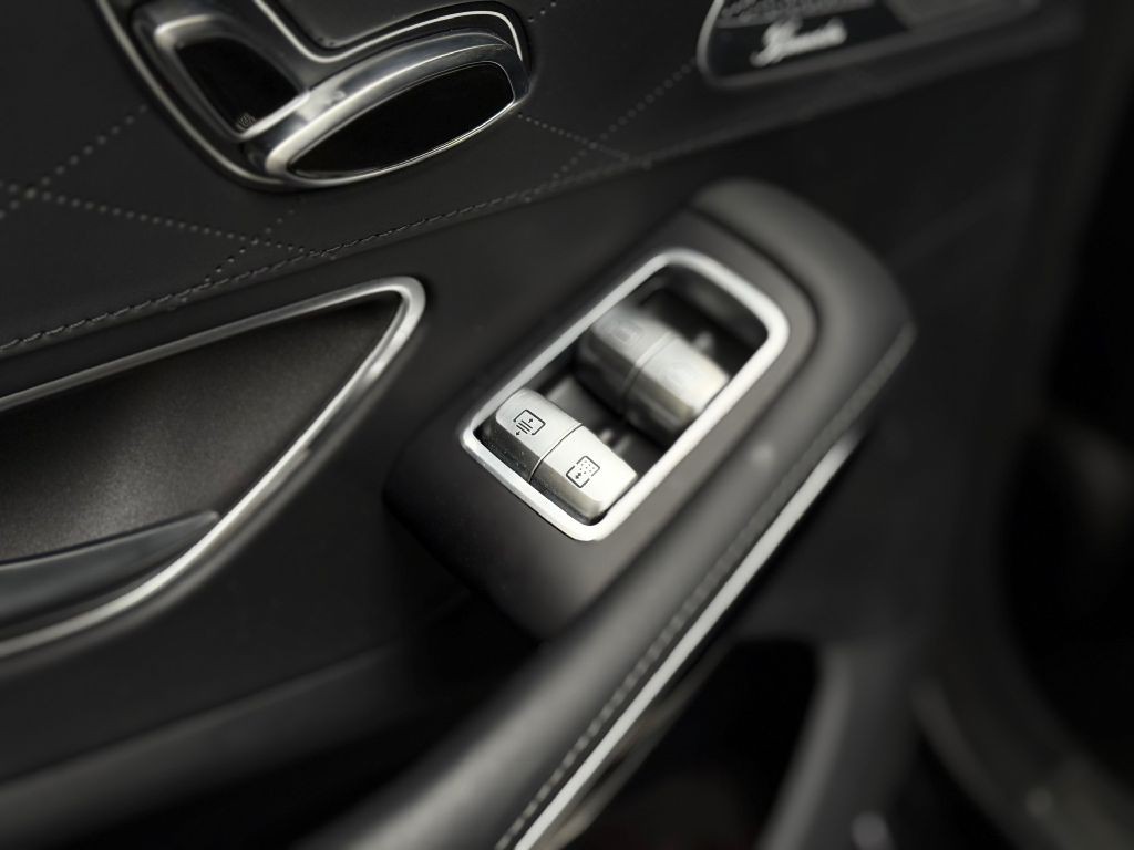 2017 Mercedes-Benz S-Class Image 36