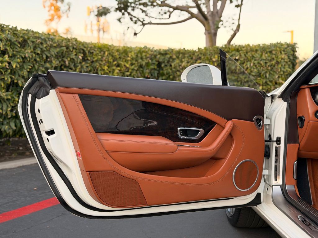 2016 Bentley Continental Image 21