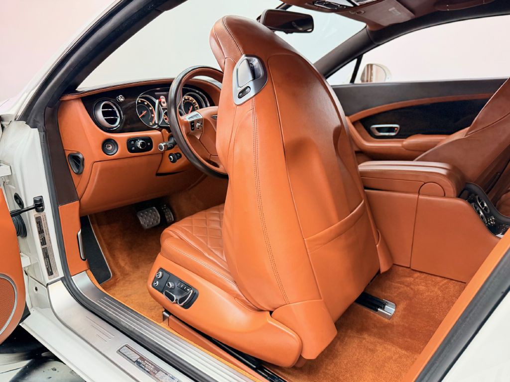 2016 Bentley Continental Image 27