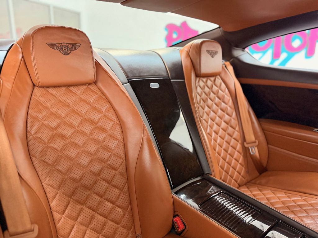 2016 Bentley Continental Image 30