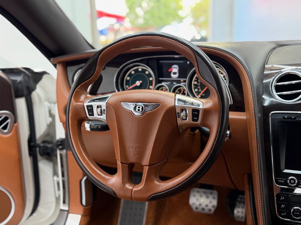 2016 Bentley Continental Image 36