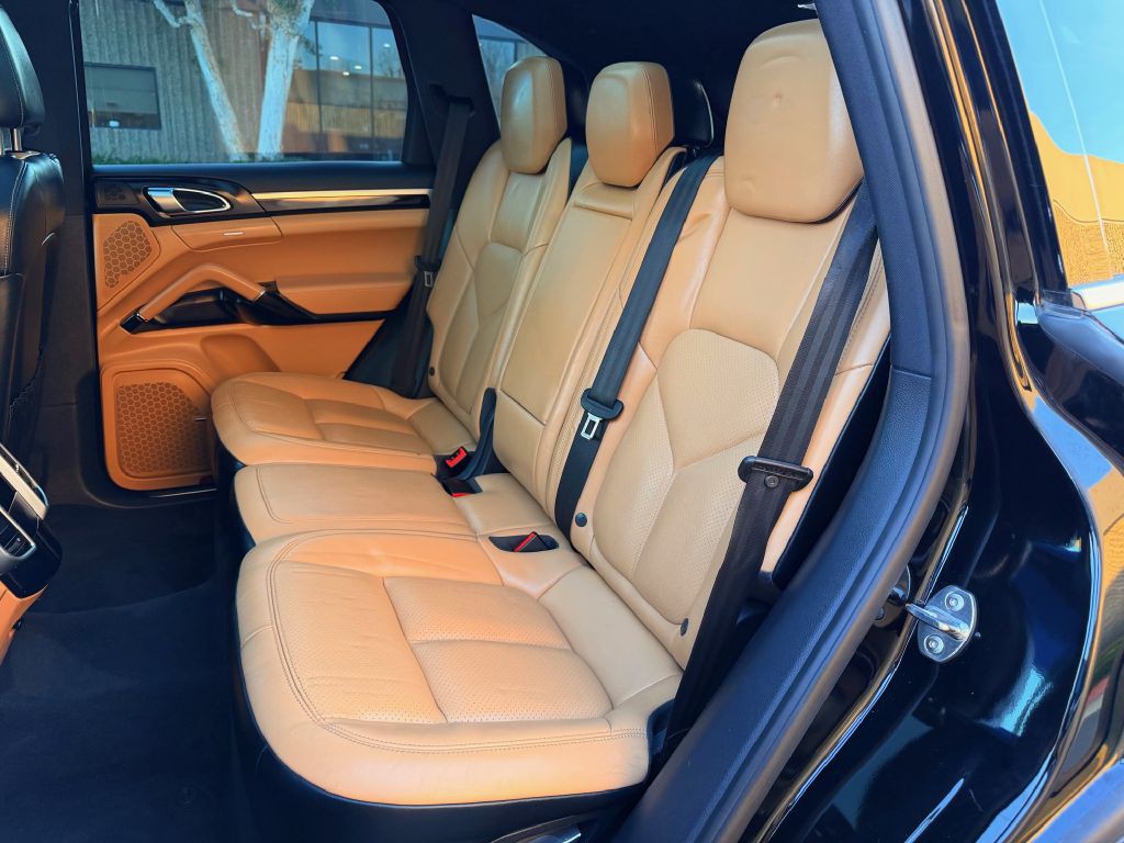 2015 Porsche Cayenne Image 23