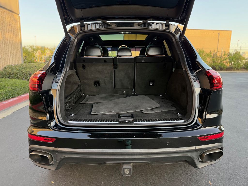 2015 Porsche Cayenne Image 25