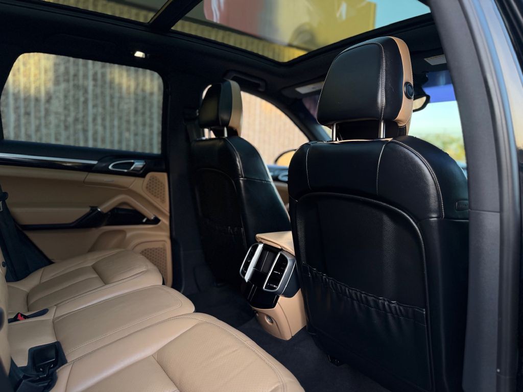 2015 Porsche Cayenne Image 27