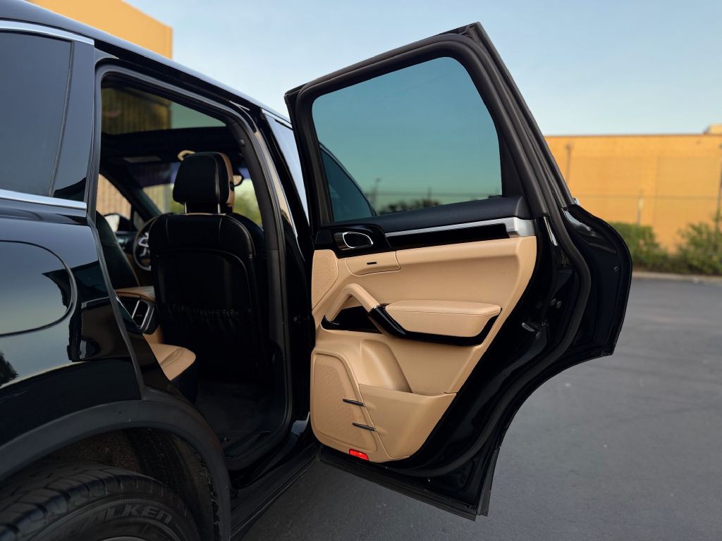 2015 Porsche Cayenne Image 28
