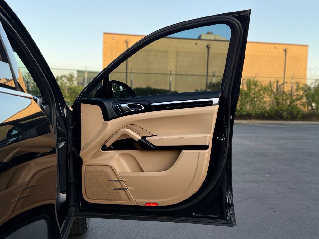 2015 Porsche Cayenne Image 30